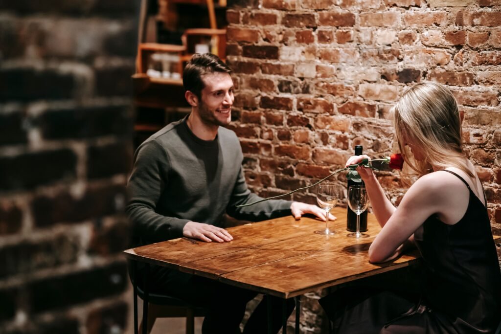10 Low-Pressure First Date Ideas That Actually Work - Synglee