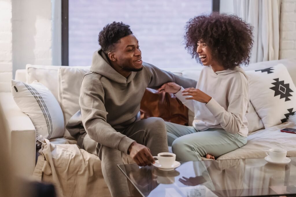 How to Tell If Someone Is Emotionally Available 8 Green Flags to Look For- Synglee